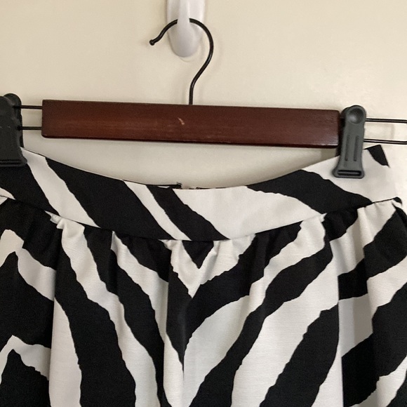 NWT EXPRESS SKIRT - Picture 7 of 7